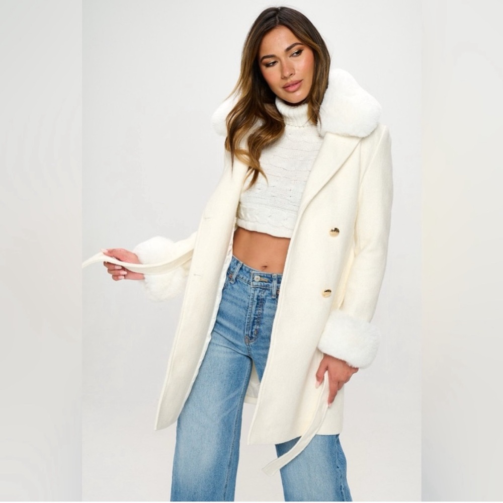 GORGEOUS! Wool Cashmere Blend Faux Fur Coat in White!